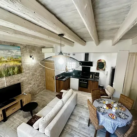 Maison Dans Les Remparts D'aigues-mortes *